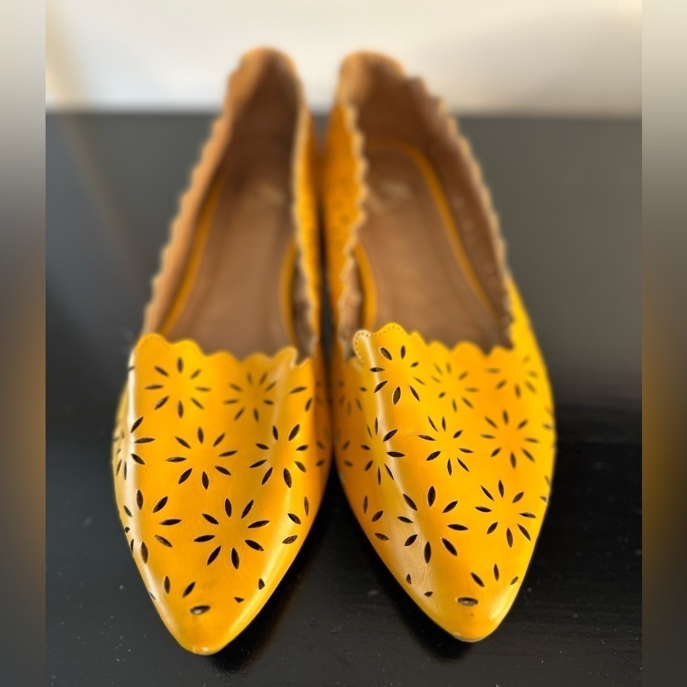 REPORT FLATS Size 7 Yellow